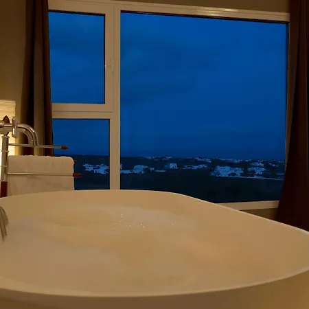 The View * Tías